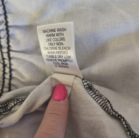 Croft & Barrow Black & White Paisley Peasant Top | Off Shoulder Ruffle Size L - Picture 7 of 7